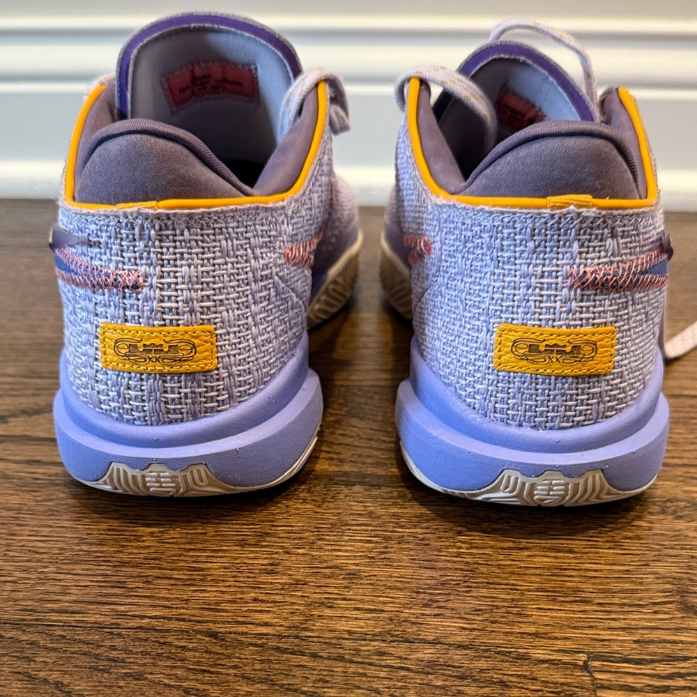 Nike LeBron James 20 “Purple and Gold” - Picture 5 of 7